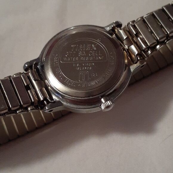 NOS 1994 Ladies Timex Quartz Watch 44557 Stand + - Picture 3 of 4